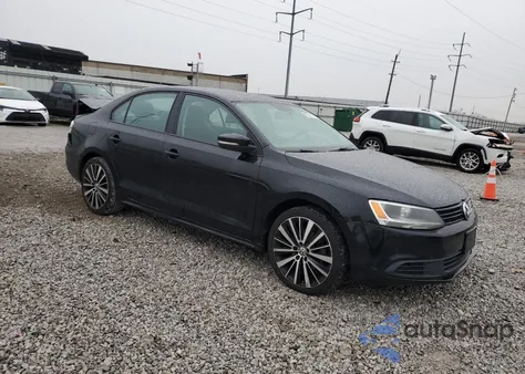 2014 Volkswagen Jetta Se z USA, uszkodzony, nr VIN 3VWD17AJ1EM376190